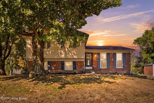10111 Westwego Pl, Louisville, KY, 40299-4062 | Card Image