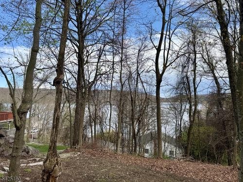 3 Neptune Rd, Hewitt, NJ, 07421-2104 | Card Image