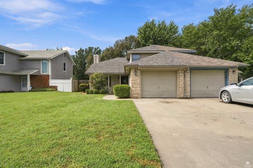 204 Commanche Ct, Junction City, KS, 66441-9106 | Card Image