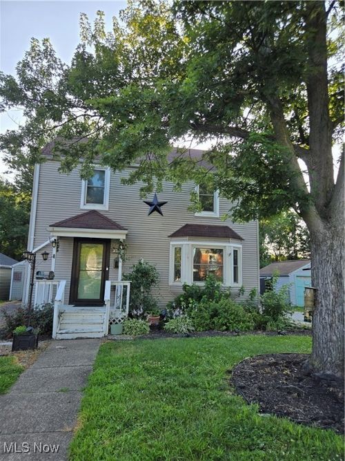 1717 13th St Se, Massillon, OH, 44646-8111 | Card Image