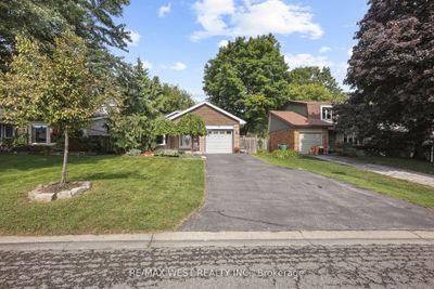 34 Lorraine Cres, House other with 3 bedrooms, 3 bathrooms and 4 parking in Brampton ON | Image 1