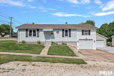 424 W Perry Street, House other with 3 bedrooms, 1 bathrooms and null parking in Pittsfield IL | Image 2