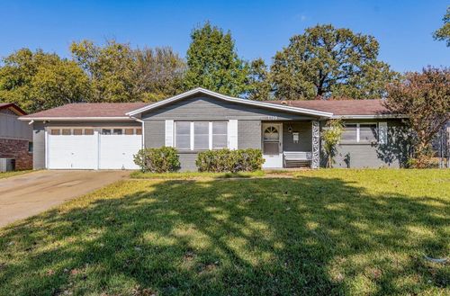 1700 Sagebush Trail, Euless, TX, 76040 | Card Image