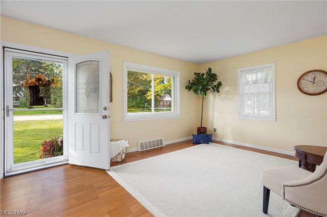 View of wood floored foyer entrance | Image 10