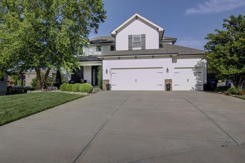 16324 S Locust St, Olathe, KS, 66062-3907 | Card Image