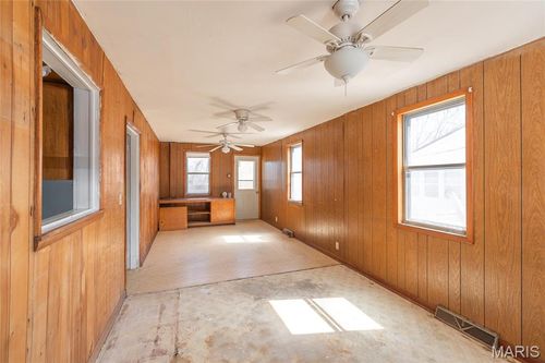 104 E Jefferson Ave, Richland, MO, 65556-8200 | Card Image