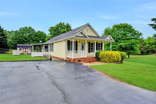 225 Red Hawk Dr, CAMPOBELLO, SC, 29322-8570 | Card Image