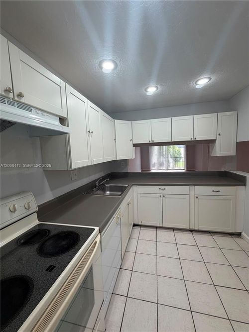 306-8020 Colony Cir N, Tamarac, FL, 33321-8358 | Card Image