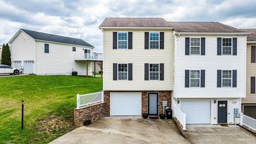 152 Eagle Dr, Maidsville, WV, 26541-8205 | Card Image