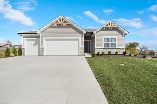 2352 Ne Colonnade Ave, Blue Springs, MO, 64029-7705 | Card Image