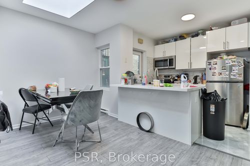 3-104 Beverley St, Toronto, ON, M5T1Y2 | Card Image