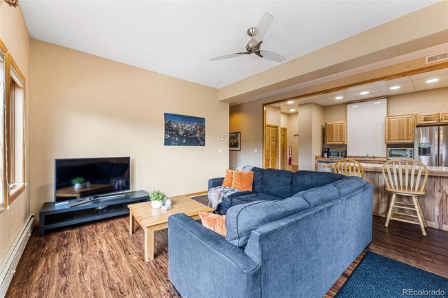 9.5' Tall Ceilings | Image 25