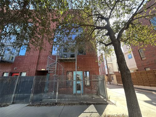 h-829 W Daggett Ave, Fort Worth, TX, 76104-1125 | Card Image