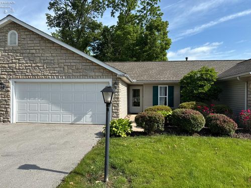 3865 E Vineyard Village Dr, Port Clinton, OH, 43452-4120 | Card Image