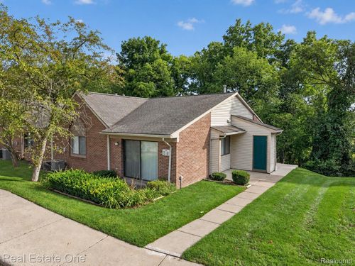 376 Spring Brooke Dr, Brighton, MI, 48116-2907 | Card Image