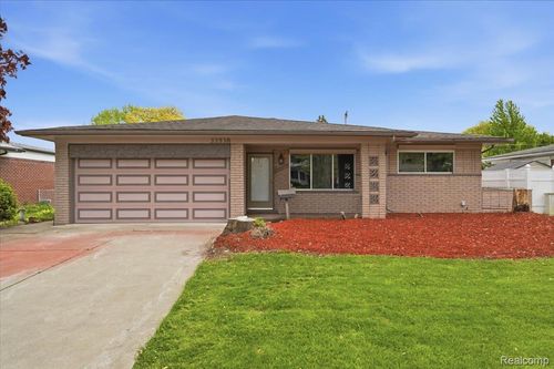 33538 Somerset Dr, Sterling Heights, MI, 48312-6066 | Card Image