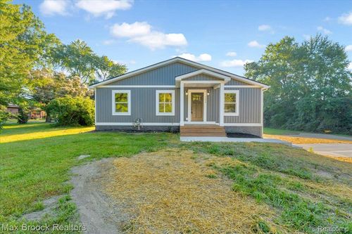 1654 Giddings Rd, Pontiac, MI, 48340-1411 | Card Image