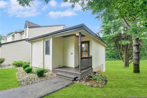 19-19 Simsbury Lndg, Simsbury, CT, 06070-1434 | Card Image