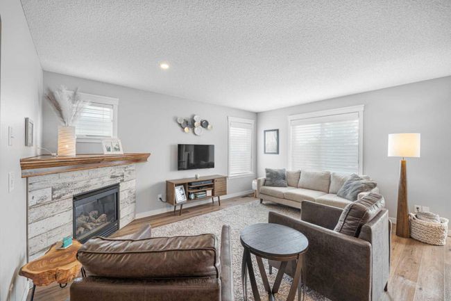 4 Tuscany Ravine View Nw, Home with 4 bedrooms, 3 bathrooms and 4 parking in Calgary AB | Image 5