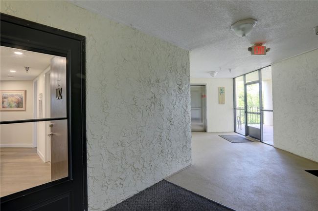 APT-102 - 9612 Riverside Dr, House attached with 2 bedrooms, 2 bathrooms and null parking in Sebastian FL | Image 4