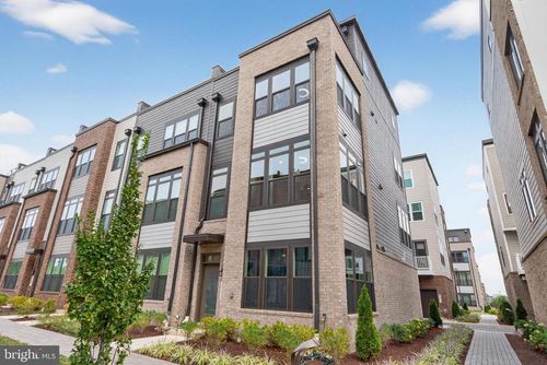 8275 Front Loop, ROCKVILLE, MD, 20855-2411 | Card Image