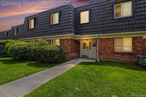 1880 Colonial Village Way, Waterford, MI, 48328-1962 | Card Image