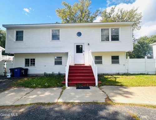 4 Thoroughbred Ln, Colonie, NY, 12205-3914 | Card Image