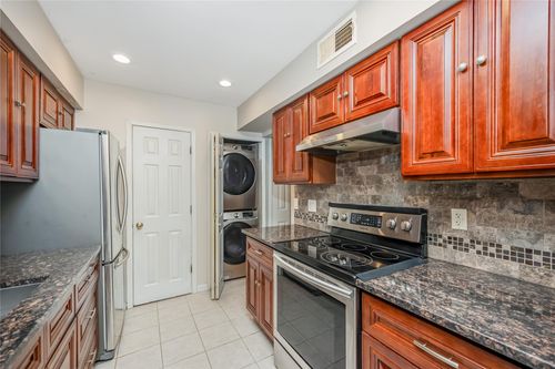 5 Valley Forge Ct, Ridge, NY, 11961-2529 | Card Image