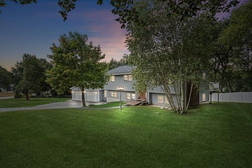 4 Brown Ave, Greenland, NH, 03840-2301 | Card Image