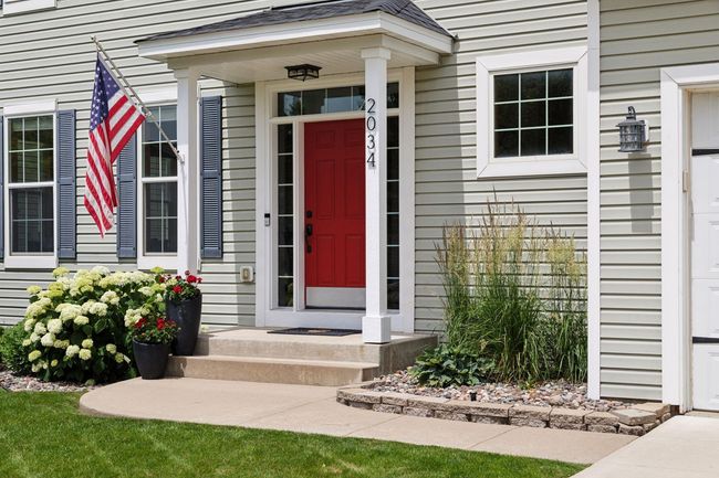 2034 Schoolmaster Dr, House other with 3 bedrooms, 3 bathrooms and null parking in Chaska MN | Image 39