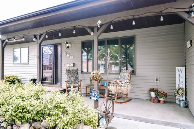 Great property, this property can fit so many needs: main level living, young family with kids walking to school, 3 bdrms on 1 level! | Image 25