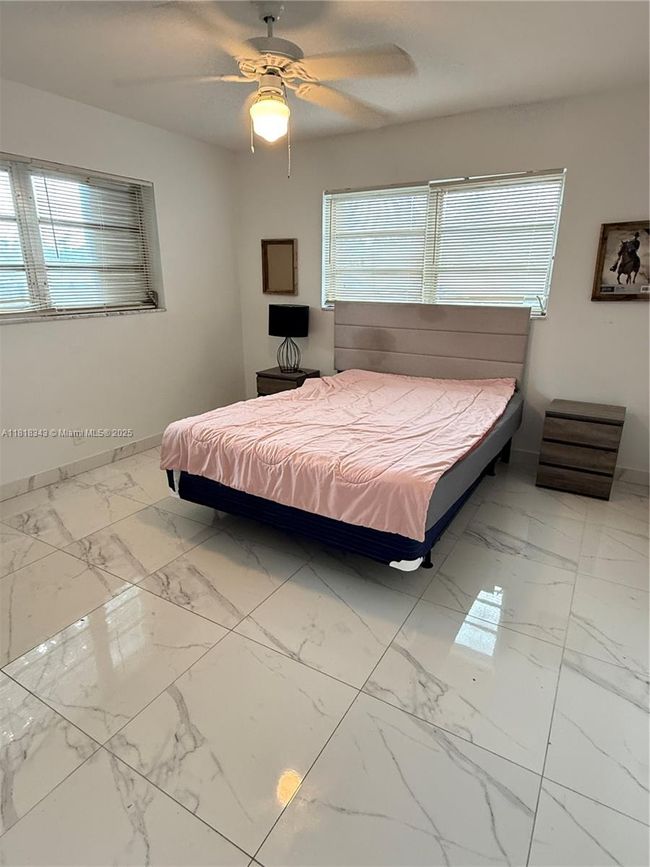 APT-9E - 5170 Sw 40 Th Ave, Condo with 2 bedrooms, 2 bathrooms and null parking in Fort Lauderdale FL | Image 8