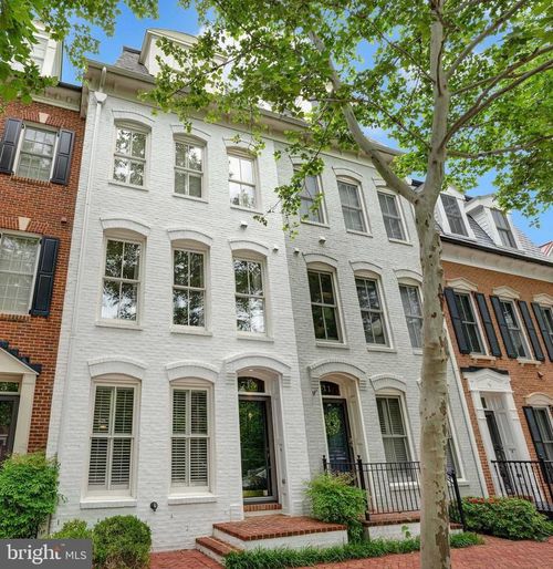 713 Carpenter Rd, ALEXANDRIA, VA, 22314-6227 | Card Image