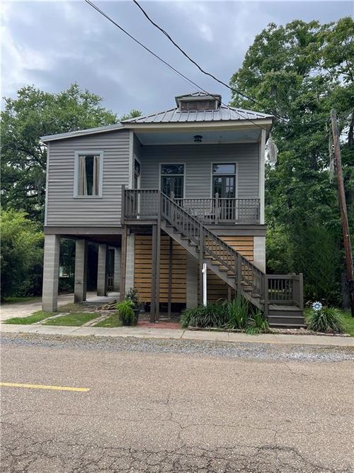 1104 Pine St, Madisonville, LA, 70447-9705 | Card Image
