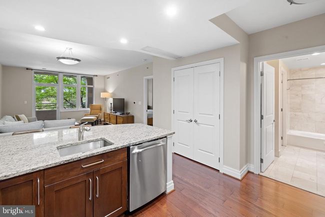 APT-213 - 8220 Crestwood Heights Dr, Condo with 1 bedrooms, 1 bathrooms and null parking in MCLEAN VA | Image 6