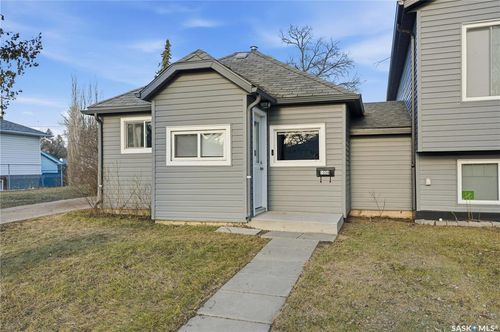1334 Av I N, Saskatoon, SK, S7L2J3 | Card Image