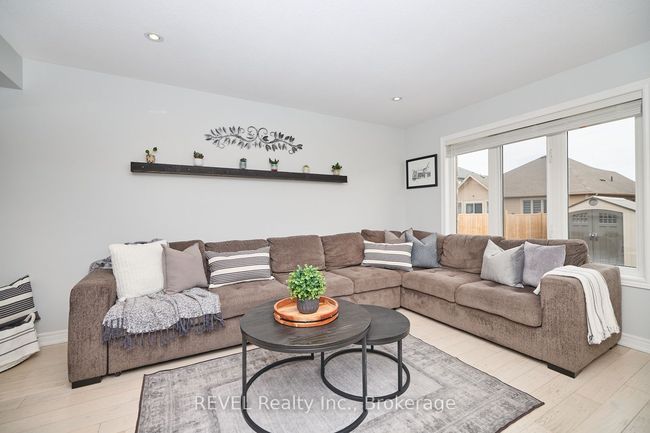 91 Roselawn Cres, House attached with 2 bedrooms, 4 bathrooms and 1 parking in Welland ON | Image 5