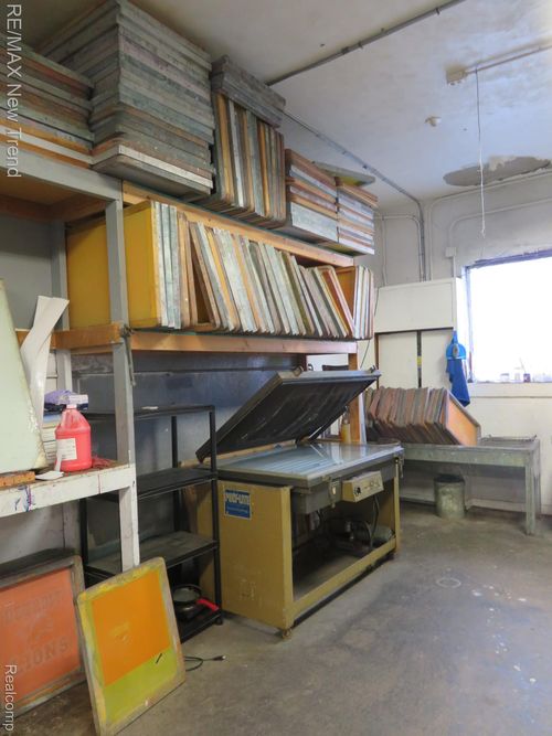 26114 W 6 Mile Rd, Redford, MI, 48240-2217 | Card Image