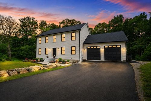 33 Downfall Rd, Newbury, MA, 01922-1304 | Card Image