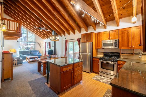 390 Forest Glen Rd, Olympic Valley, CA, 96146-1042 | Card Image