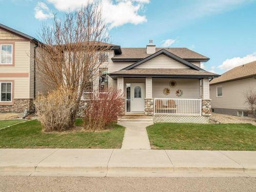 135 Grand River Boulevard W, Home with 5 bedrooms, 3 bathrooms and 4 parking in Lethbridge AB | Card Image