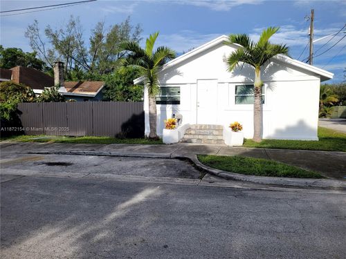 5720 Ne Miami Pl, Miami, FL, 33137-2065 | Card Image