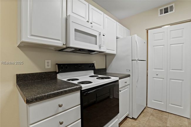 APT-1502 - 897 Fording Island Rd, Condo with 1 bedrooms, 1 bathrooms and null parking in Bluffton SC | Image 13