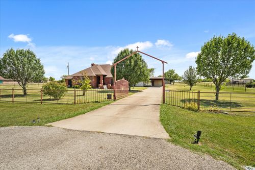 6691 Hawkeye Rd, Krum, TX, 76249-3657 | Card Image