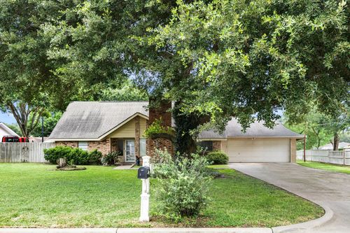 100 Crestview St, Columbus, TX, 78934-1408 | Card Image