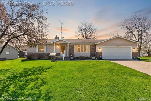 1086 Risecliff Dr, Grand Blanc, MI, 48439-8939 | Card Image