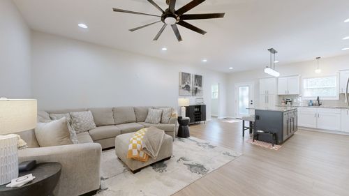 140 Jackson Forest Rd, Paris, TN, 38242-6914 | Card Image