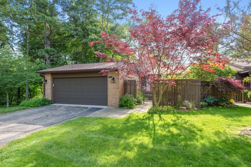 121 Pine Cove Cir, Kalamazoo, MI, 49006-4103 | Card Image