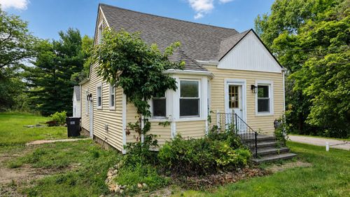 516 Ann Arbor St, Manchester, MI, 48158-9798 | Card Image