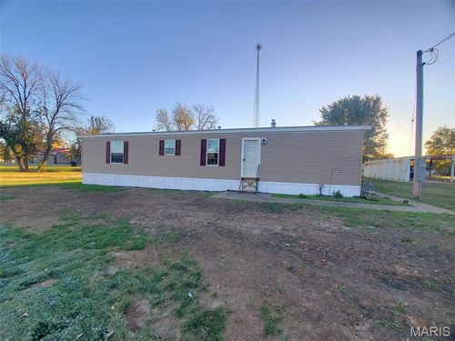 105 S Cherry St, Lewistown, MO, 63452 | Card Image